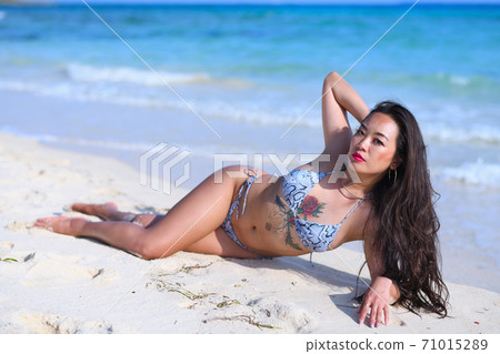 Bikini girls 71015289