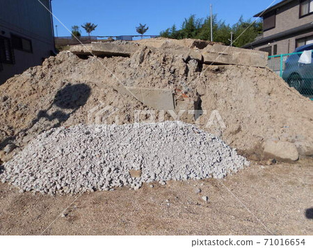Heap of earth and sand Heap of earth and sand 71016654
