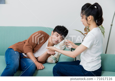 Women's cooperative illness Men's drinking water. A sick family member. 71017116