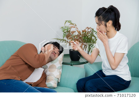 A man who is sick and has a fever. Busy body temperature. 71017120