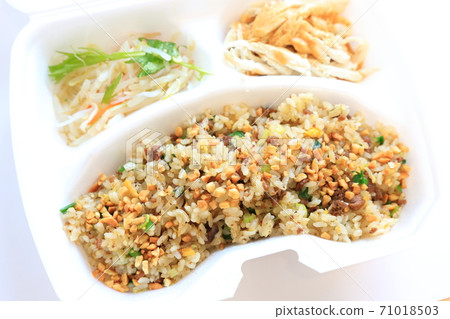 美味的外賣豬肉末和尼拉炒飯 美味的外賣豬肉末和尼拉炒飯 71018503