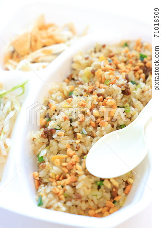 美味的外賣豬肉末和尼拉炒飯 71018509