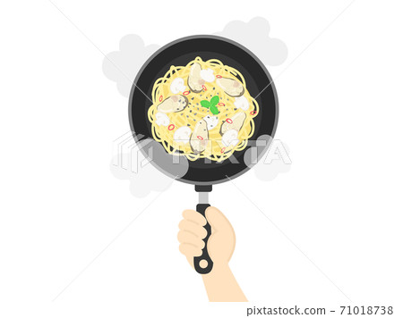 在煎鍋中煮熟的牡蠣意大利面的插圖 在煎鍋中煮熟的牡蠣意大利面的插圖 71018738
