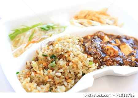 美味的外賣豬肉末和尼拉炒飯 71018782