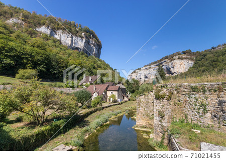 Baume Les Messieurs village, Valley, canyon from Jura Baume Les Messieurs village, Valley, canyon from Jura 71021455