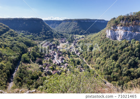 Baume Les Messieurs village, Valley, canyon from Jura Baume Les Messieurs village, Valley, canyon from Jura 71021465