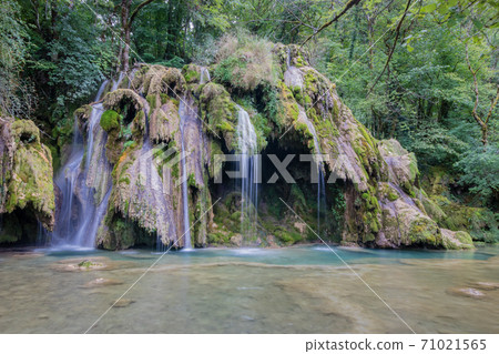 Jura Tufs waterfall, with its spectacle limestone sculptures Jura Tufs waterfall, with its spectacle limestone sculptures 71021565