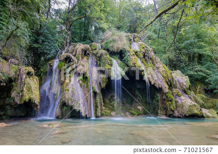 Jura Tufs waterfall, with its spectacle limestone sculptures Jura Tufs waterfall, with its spectacle limestone sculptures 71021567