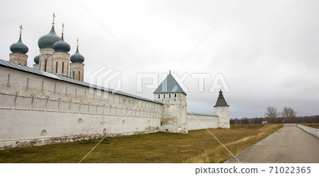 Fortress wall and Orthodox church of the Makaryevsky monastery in the village of Makaryevo in Russia 71022365