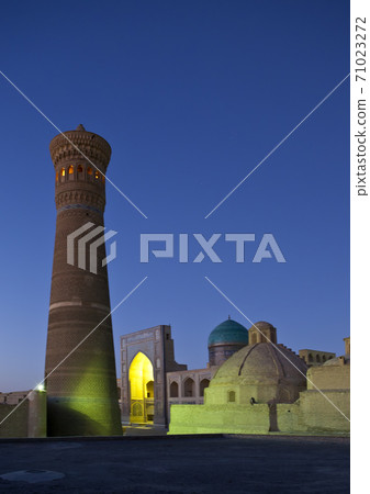 complex Poi Kolon, Miri Arab Madrassah in Bukhara at night, Uzbekistan 71023272
