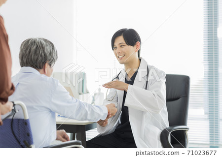 Doctor who consults Doctor who consults 71023677