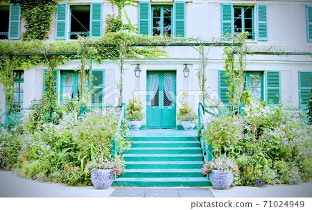 Visit the atelier of Giverny Master Monet Visit the atelier of Giverny Master Monet 71024949