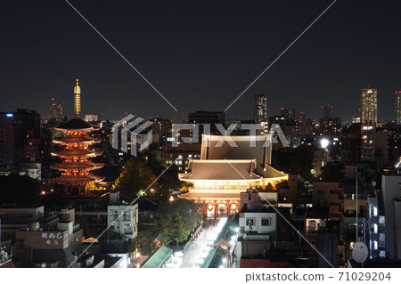 淺草寺的主殿和五層寶塔 71029204