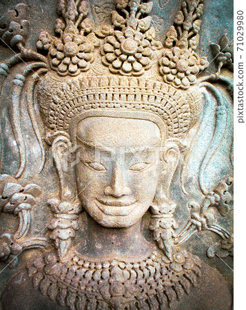 Angkor Wat's Debutter 71029980