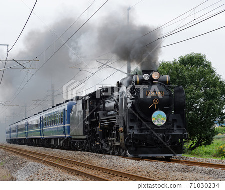 Fast-running steam locomotive Fast-running steam locomotive 71030234