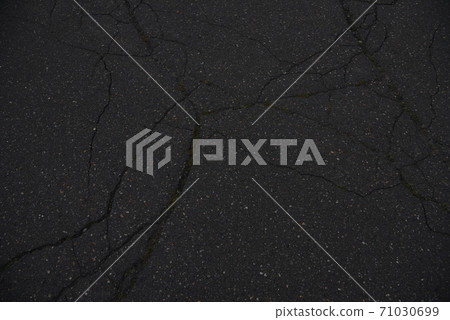 Cracks on the ground Cracks on the asphalt 71030699