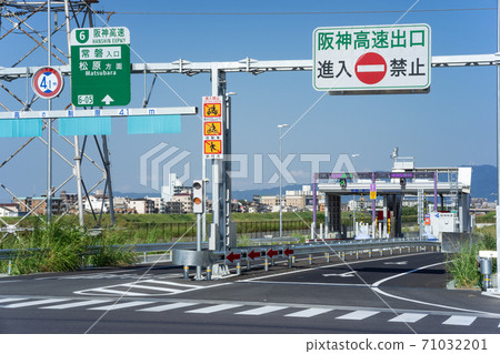 Hanshin Expressway No. 6 near the east side of the Tokiwa entrance on the Yamatogawa line 71032201
