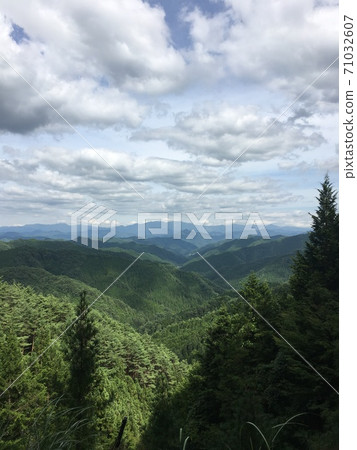 山和天空 71032607