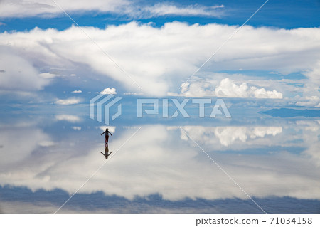 Uyuni salt lake and cumulonimbus 71034158
