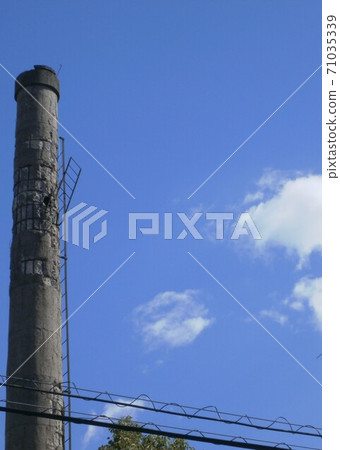 烏雲和煙囪 烏雲和煙囪 71035339