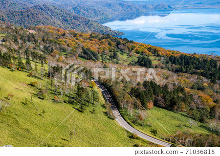 秋子湖和從美hor羅口看到的無車路（北海道，徒弟鎮） 71036818
