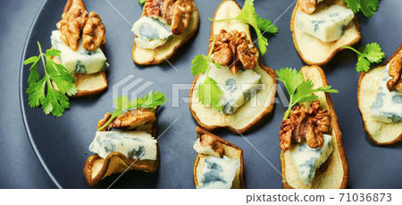 Dried pear with blue cheese Dried pear with blue cheese 71036873