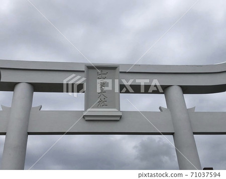 《Izumo Taisha, one stone torii (Otorii of Udabashi), the god amount (torii amount, biane)》 (Izumo City, Shimane Prefecture) 《Izumo Taisha, one stone torii (Otorii of Udabashi), the god amount (torii amount, biane)》 (Izumo City, Shimane Prefecture) 71037594