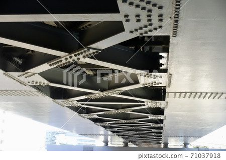 Steel truss structure = technology to support the city 71037918