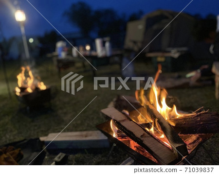 BBQ bonfire 71039837
