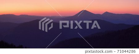 Early morning view 71044286