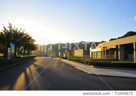 舞鶴回國紀念公園回國紀念館和停車場入口 舞鶴回國紀念公園回國紀念館和停車場入口 71044873