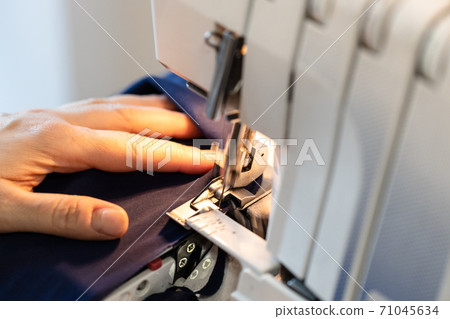 tailor overcasting the edge of fabric on overlock 71045634