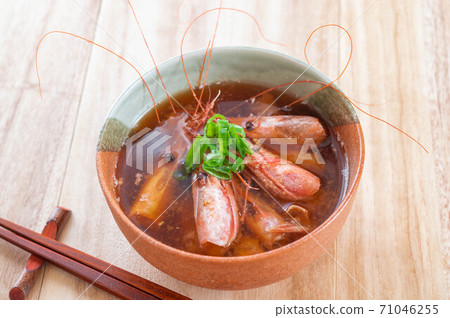 Pink shrimp head miso soup Pink shrimp head miso soup 71046255