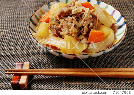 Meat and potatoes 71047908