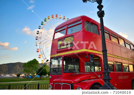 London Bus and Ferris Wheel 71048019