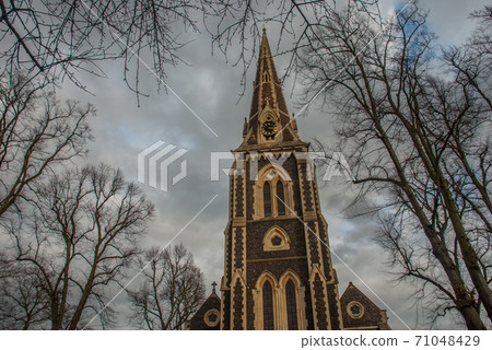 Christ Church on Turnham Green. Chiswick High Road, West London. Christ Church on Turnham Green. Chiswick High Road, West London. 71048429