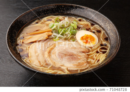 豬骨醬油拉麵 豬骨醬油拉麵 71048728