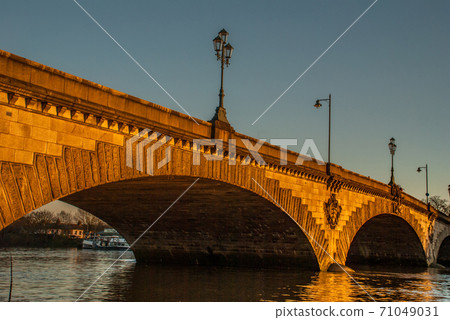 Kew Bridge in west London Kew Bridge in west London 71049031