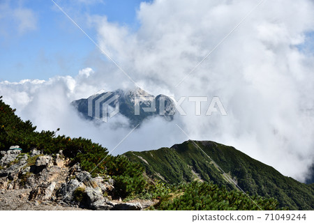 從千疊岳中看到小松岳 從千疊岳中看到小松岳 71049244