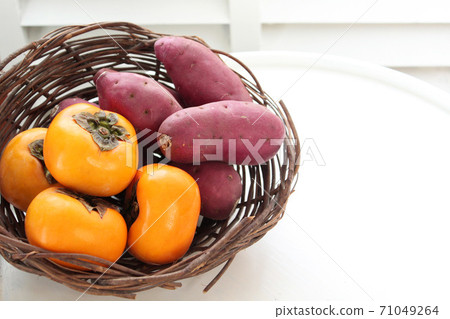 秋季食品柿子和地瓜 71049264