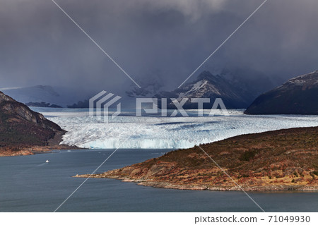 Perito Moreno Glacier Perito Moreno Glacier 71049930