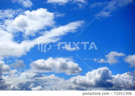 Autumn blue sky, white clouds Autumn blue sky, white clouds 71051306