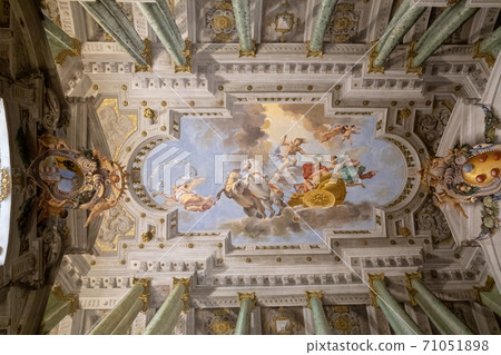 Panoramic view of interior and arts of Palazzo Pitti 71051898