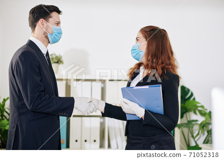 Greeting during pandemic Greeting during pandemic 71052318