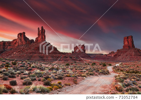 Valley of the Gods 71052784