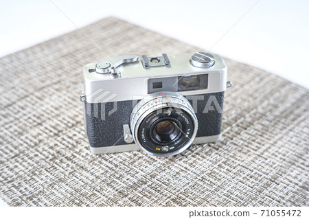 Old retro film camera (rangefinder) 71055472
