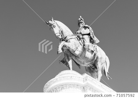 Equestrian statue of Vittorio Emanuele II - Monument Vittoriano or Altare della Patria. Rome, Italy Equestrian statue of Vittorio Emanuele II - Monument Vittoriano or Altare della Patria. Rome, Italy 71057592
