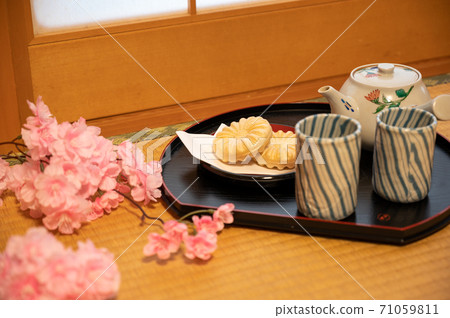 日式茶和櫻花 日式茶和櫻花 71059811