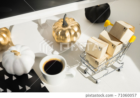 Workplace mock up concept. Modern home decor desktop computer with autumn decorations. Paper boxes in a trolley on the desktop. Online shopping concept Workplace mock up concept. Modern home decor desktop computer with autumn decorations. Paper boxes in a trolley on the desktop. Online shopping concept 71060057