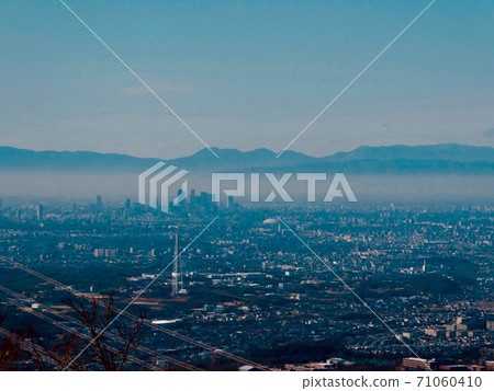 Nagoya city in the early morning overlooking the mountain 71060410
